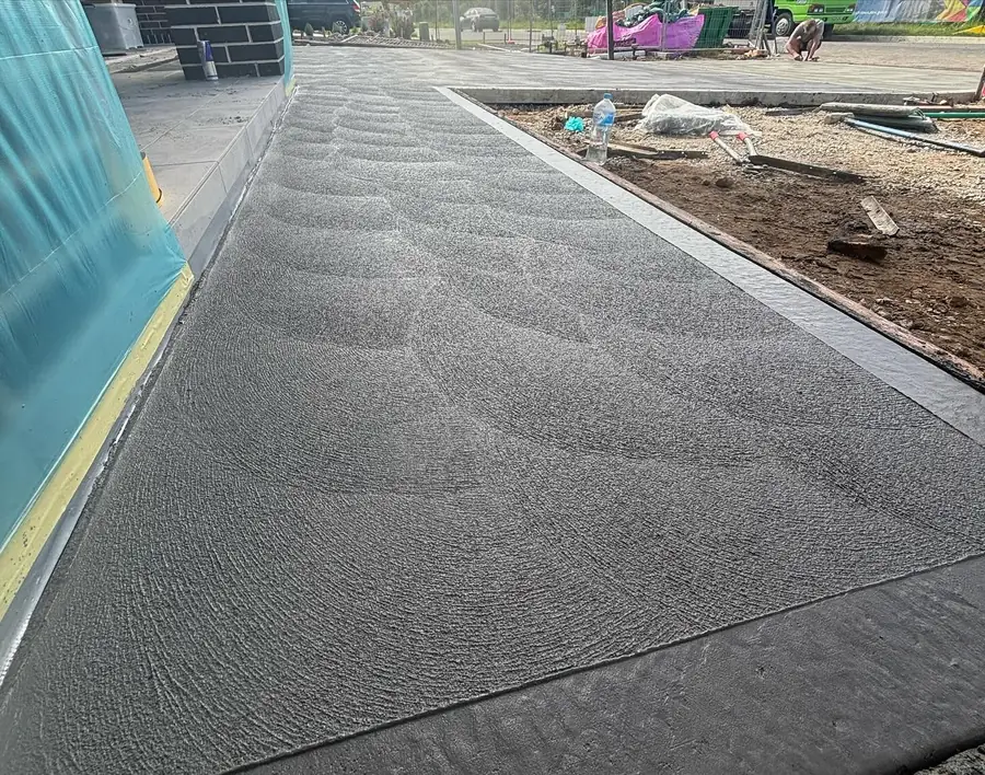 Charcoal side path swirl