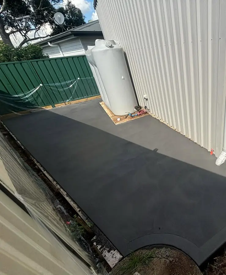 Charcoal side slab water tank
