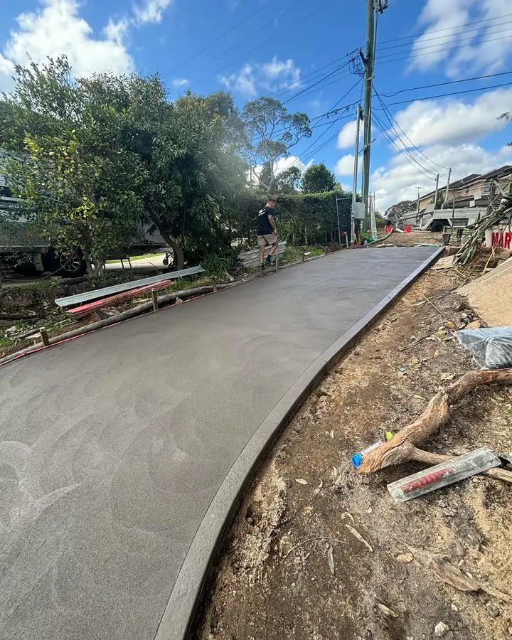 Curved driveway street