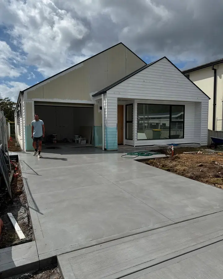 Driveway cottage front