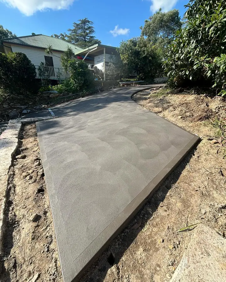 Driveway garden bed