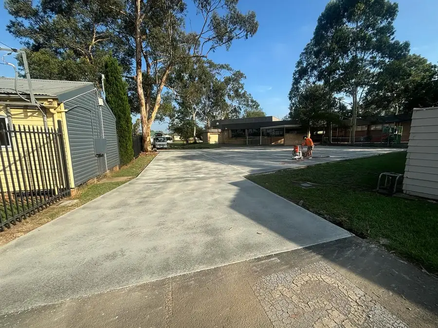 Driveway side gate