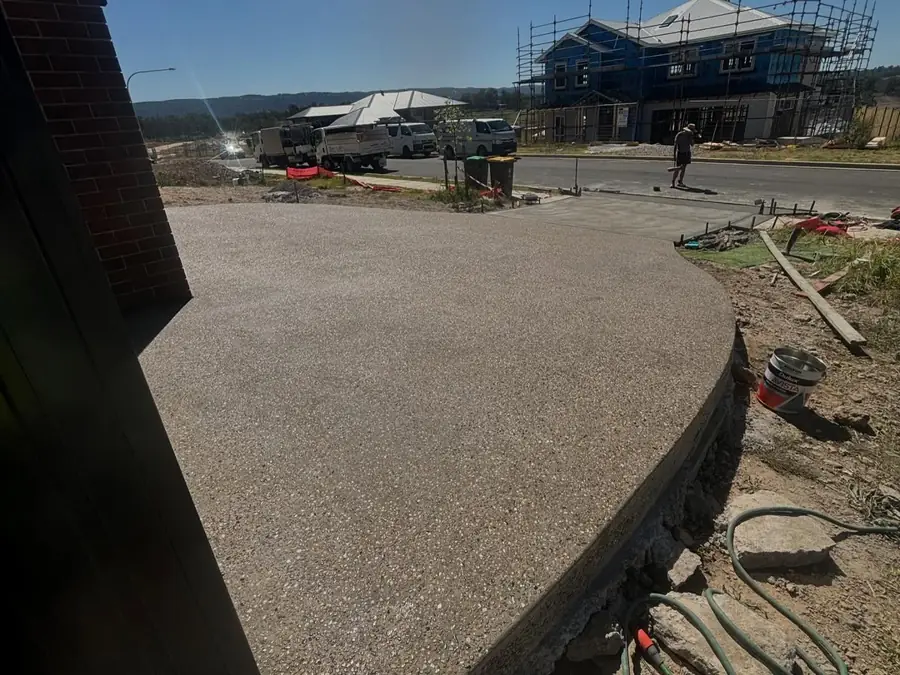Exposed driveway curve
