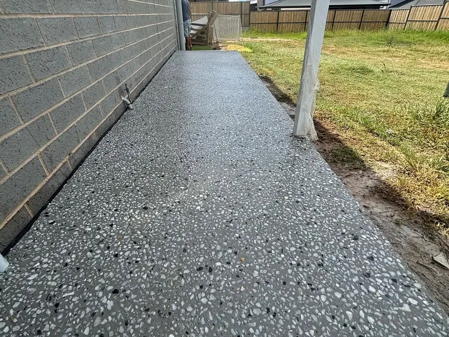 Exposed side path