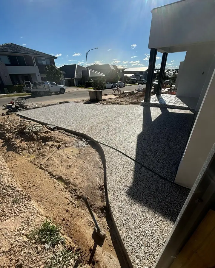 Exposed side path