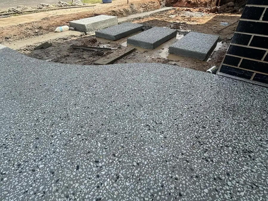 Exposed with stepping pads