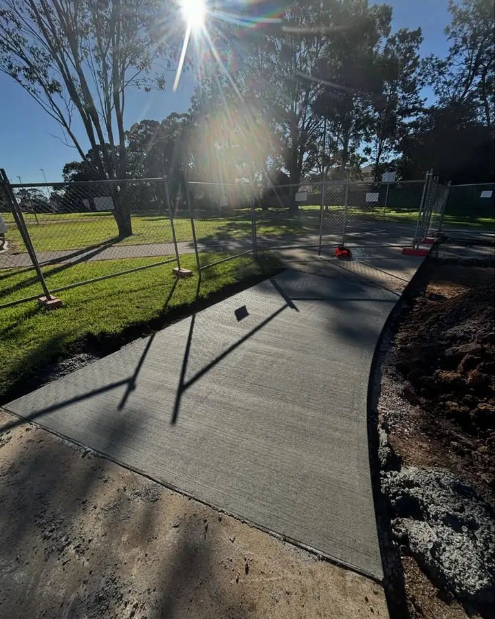 Footpath curve park