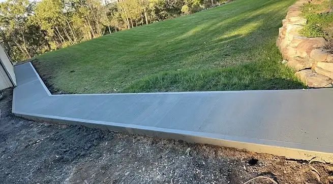 Garden edge strip