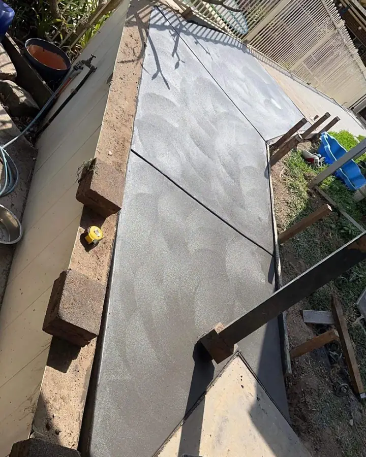 Path pour timber edge