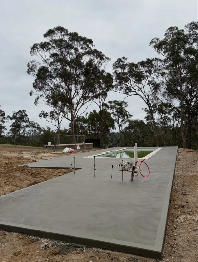 Pool surround bush acreage
