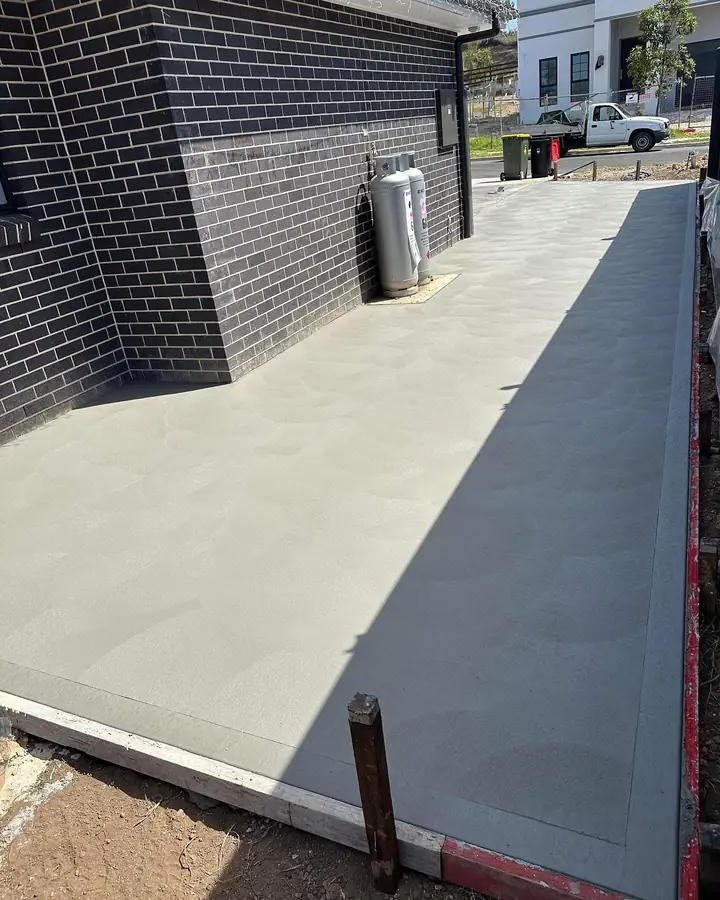 Side path black brick