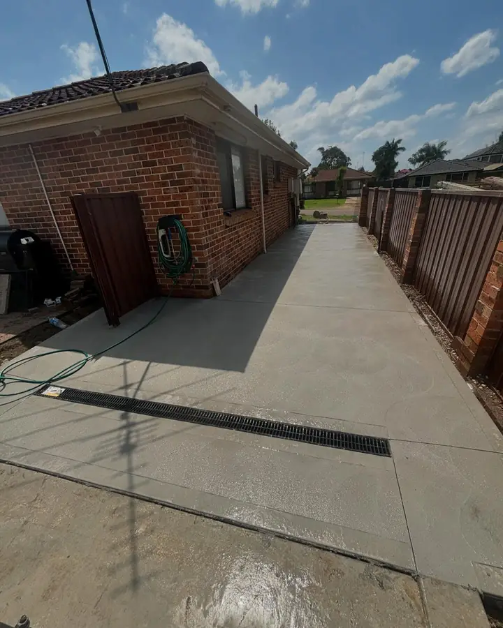 Side slab strip drain
