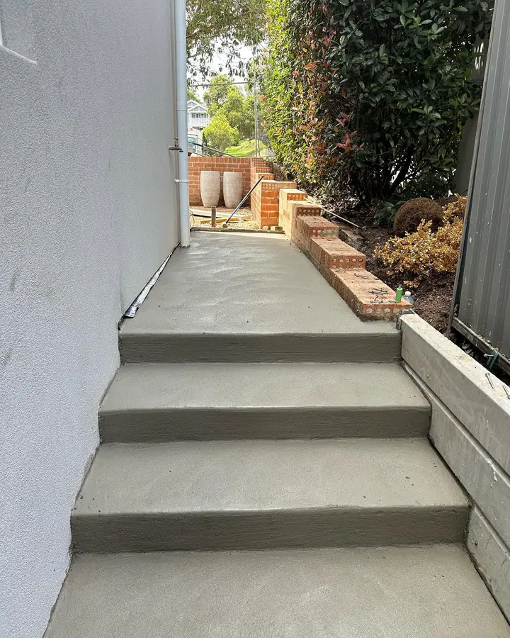 Side steps plain