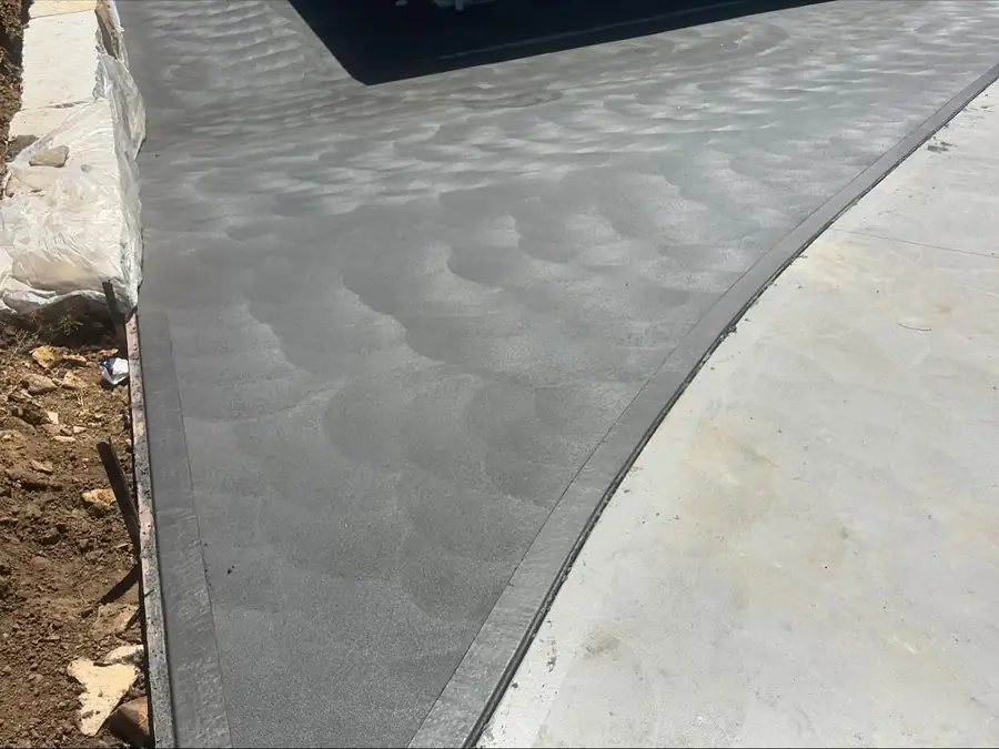 Two tone driveway border